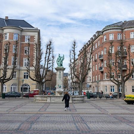 Unique 3 Bedroom Apartment In Vibrant Frederiksberg Копенхаген Екстериор снимка