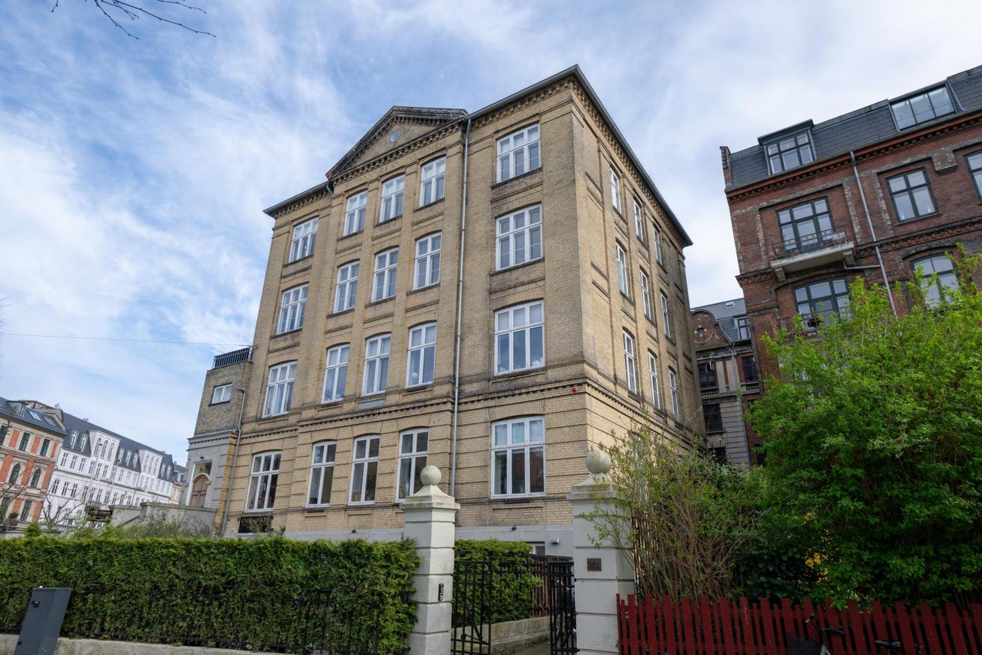 Unique 3 Bedroom Apartment In Vibrant Frederiksberg Копенхаген Екстериор снимка