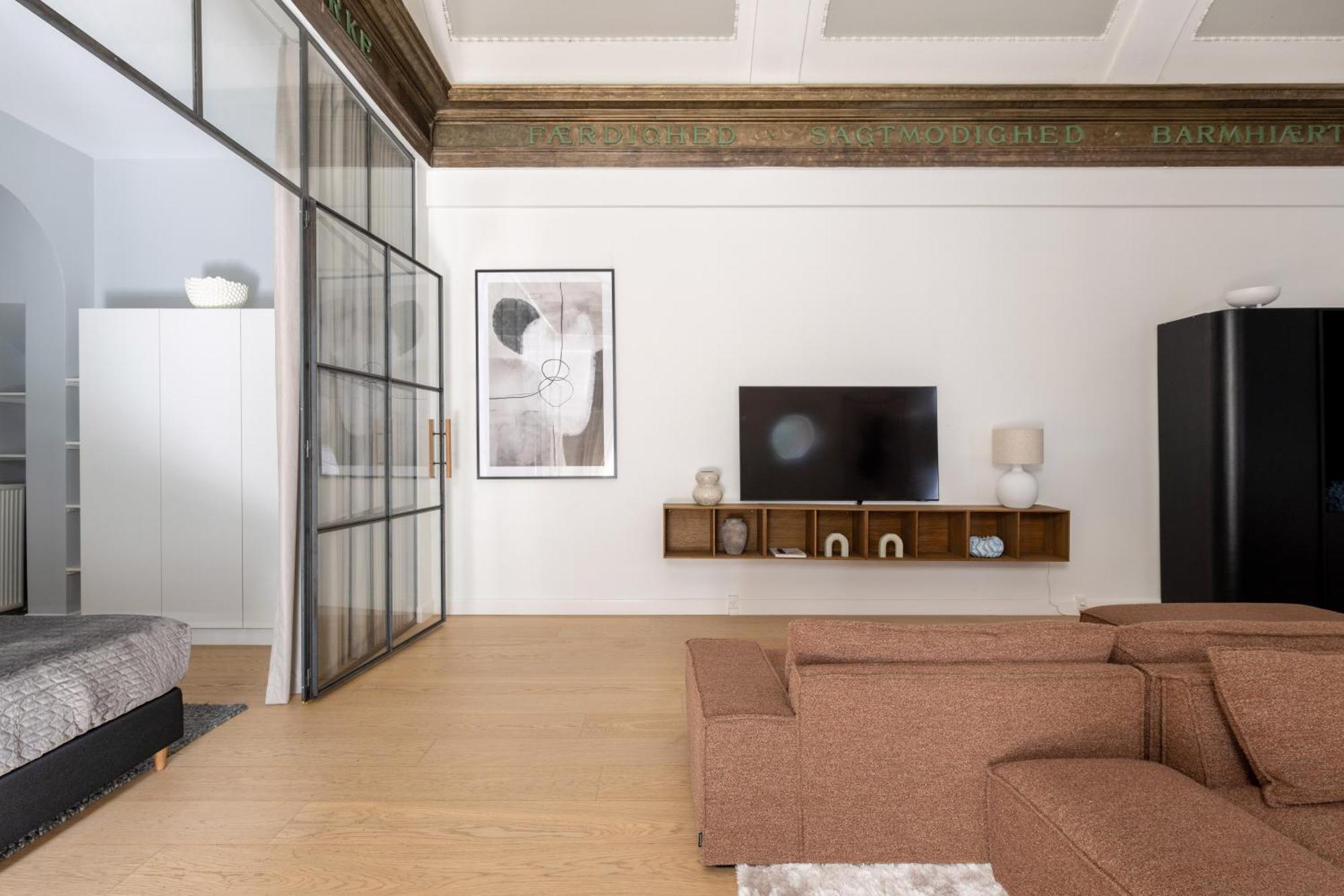 Unique 3 Bedroom Apartment In Vibrant Frederiksberg Копенхаген Екстериор снимка